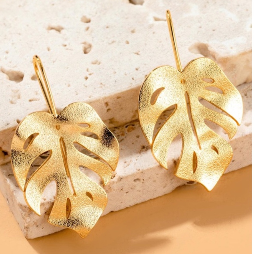 ❤️❤️ FREE Leaf Plant Minimalist Modern Chic Glam Hipster Hippie Artsy Earrings